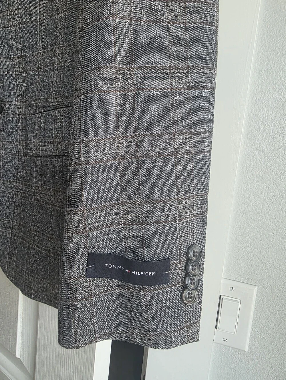 Tommy Hilfiger Gray Plaid Sport Coat with Red Windowpane 36Short